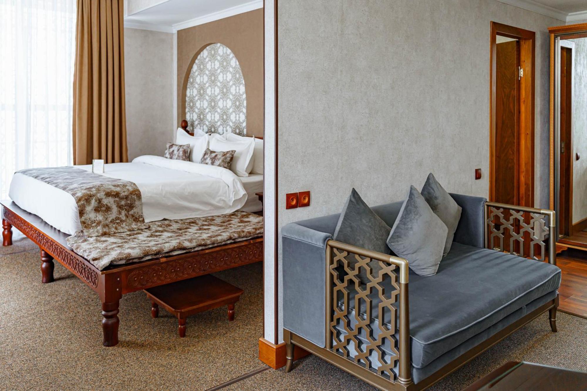 Jannat Resort Osh Phòng bức ảnh
