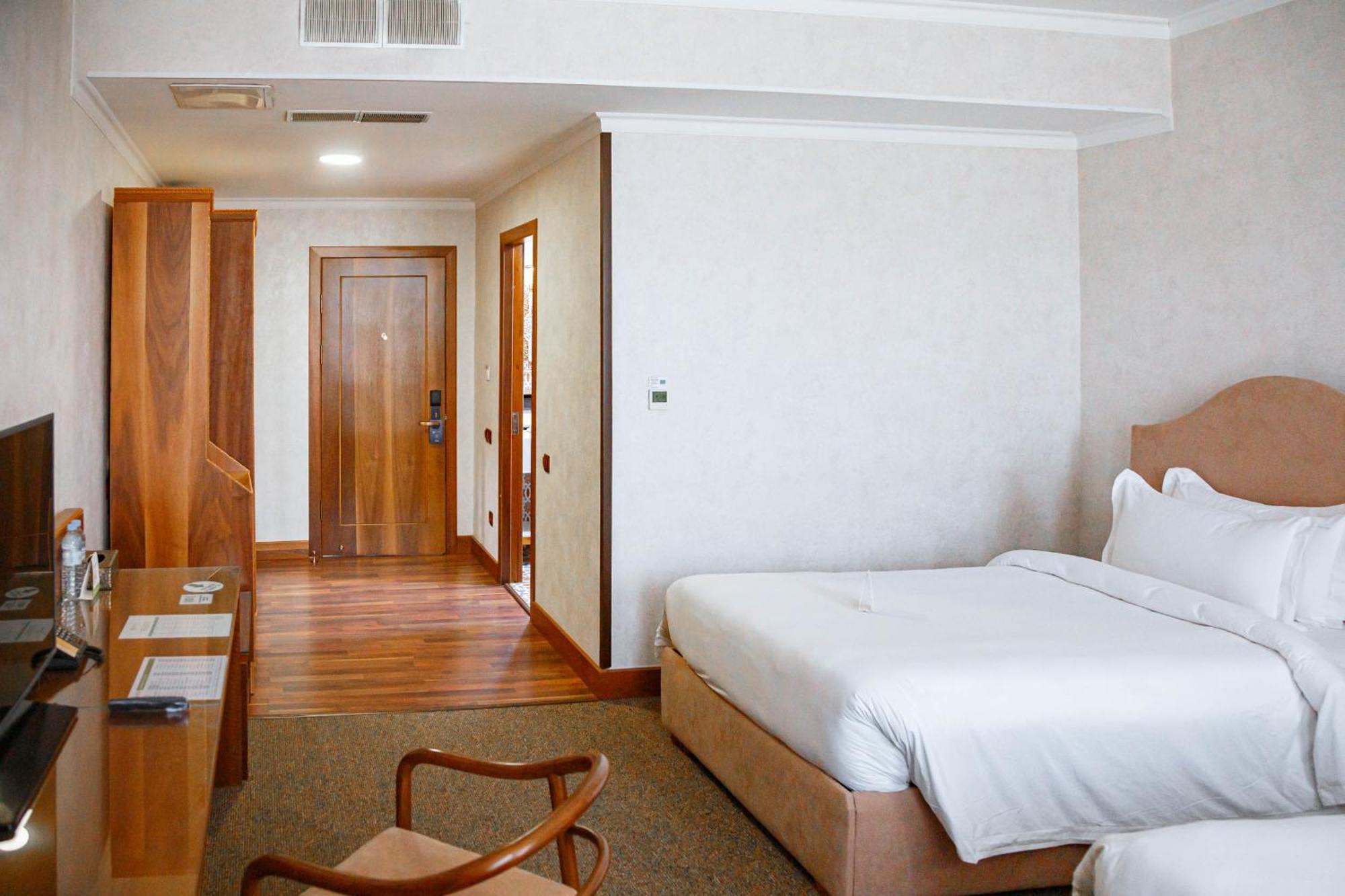 Jannat Resort Osh Phòng bức ảnh